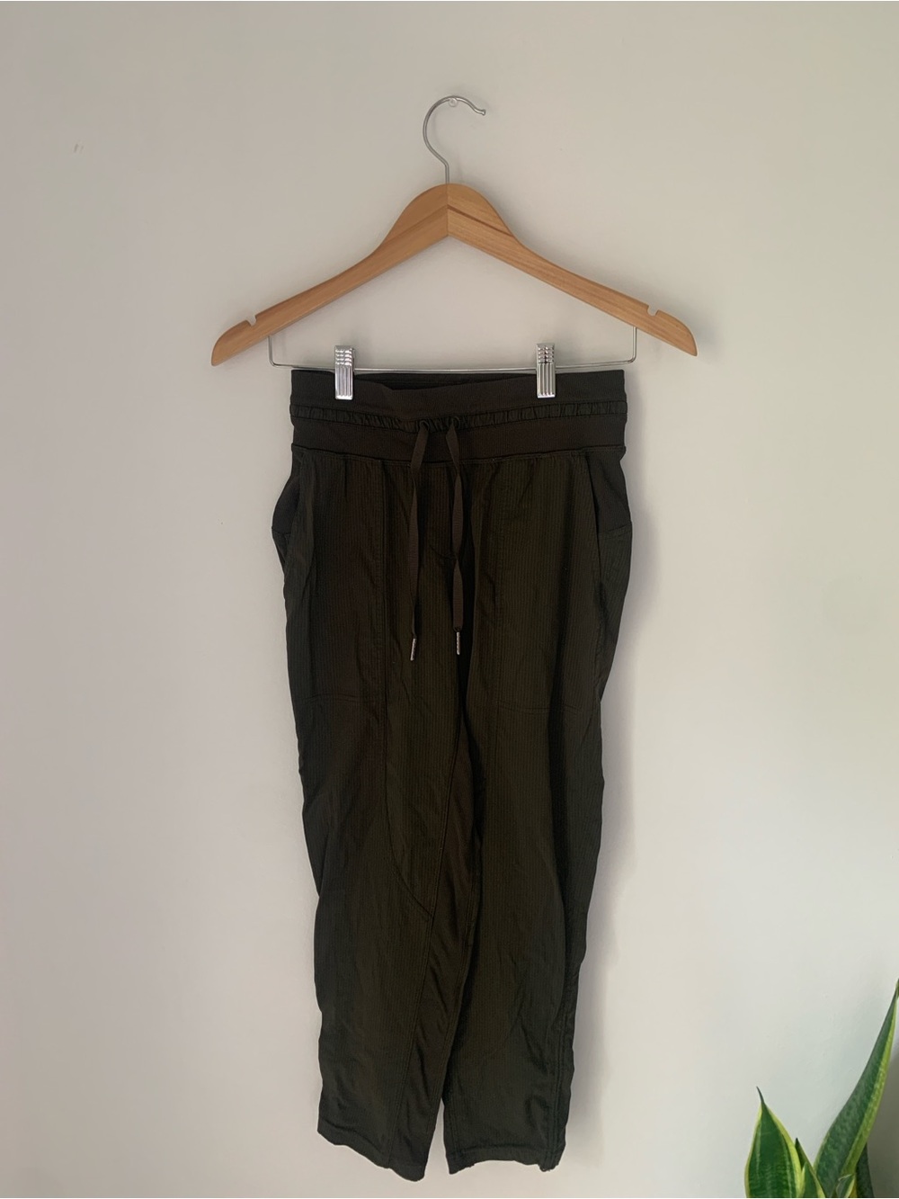lululemon athletica Dance Studio Mid-Rise Cropped Pants - Army Green - Picture 4 of 7